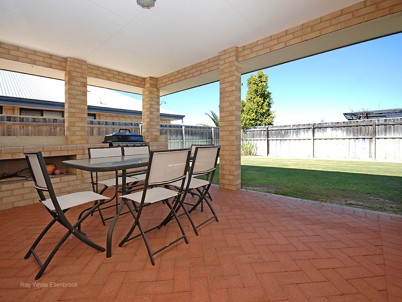 15 Balladonia Drive, Ellenbrook WA 6069