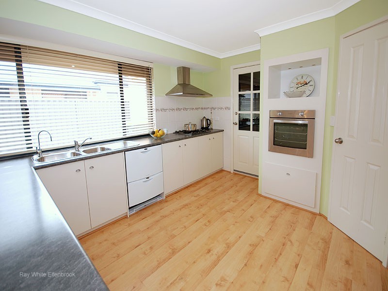 17 Devereux Crescent, Aveley WA 6069