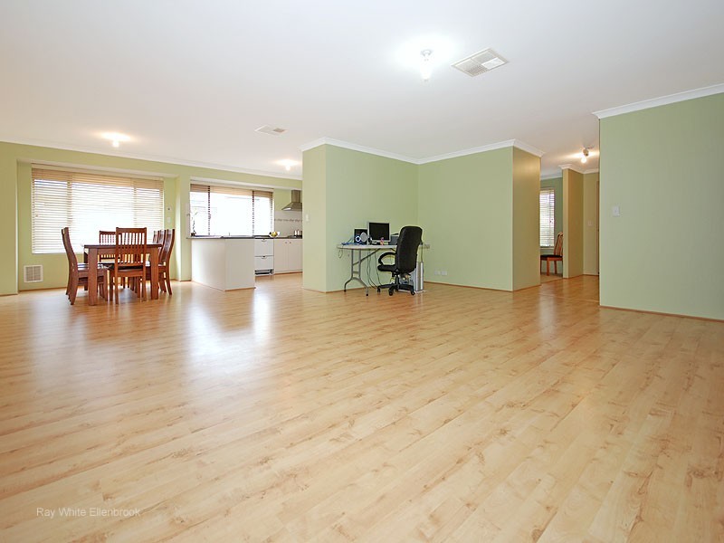 17 Devereux Crescent, Aveley WA 6069