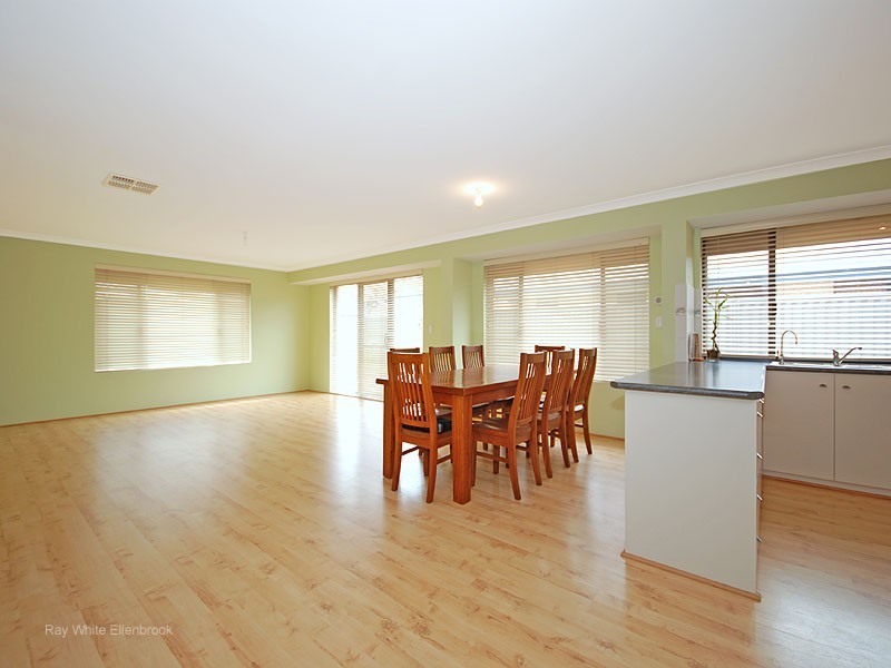 17 Devereux Crescent, Aveley WA 6069