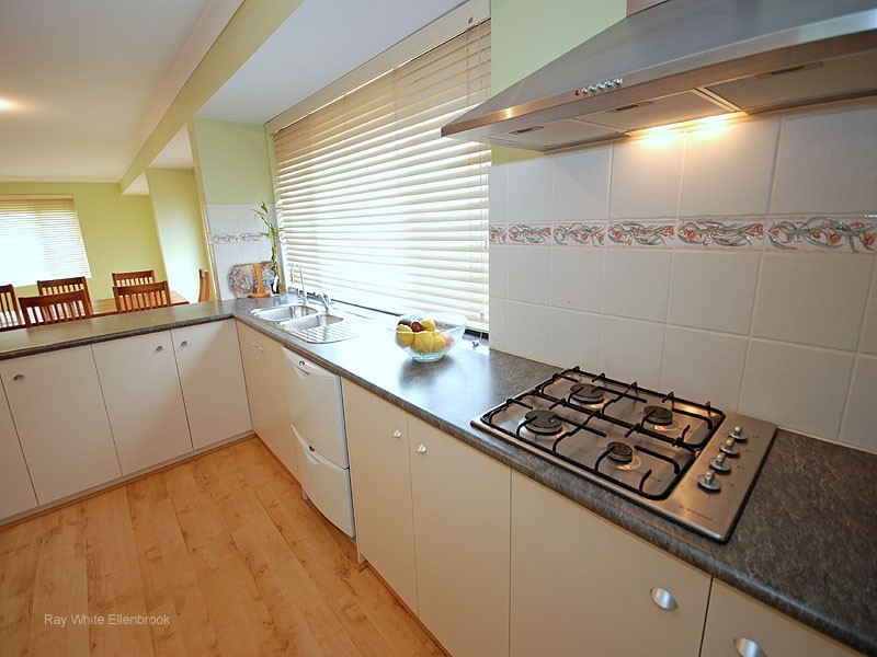 17 Devereux Crescent, Aveley WA 6069