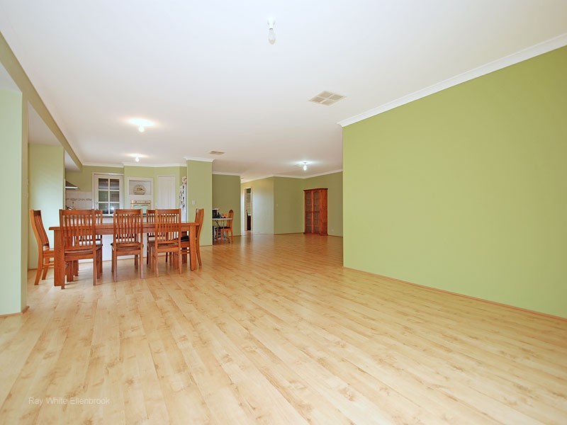 17 Devereux Crescent, Aveley WA 6069