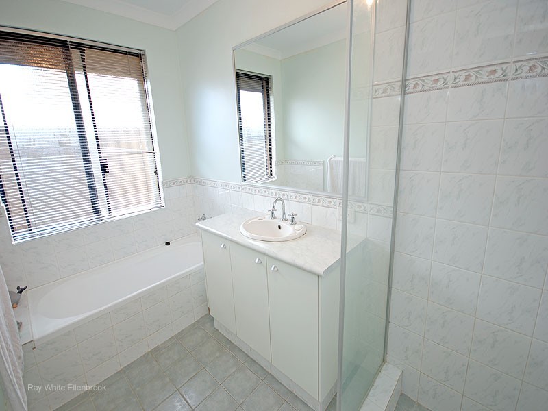 17 Devereux Crescent, Aveley WA 6069