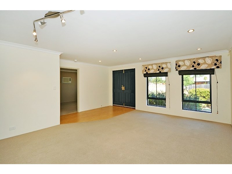 90 Pinegrove Drive, Ellenbrook WA 6069