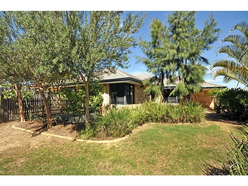 90 Pinegrove Drive, Ellenbrook WA 6069