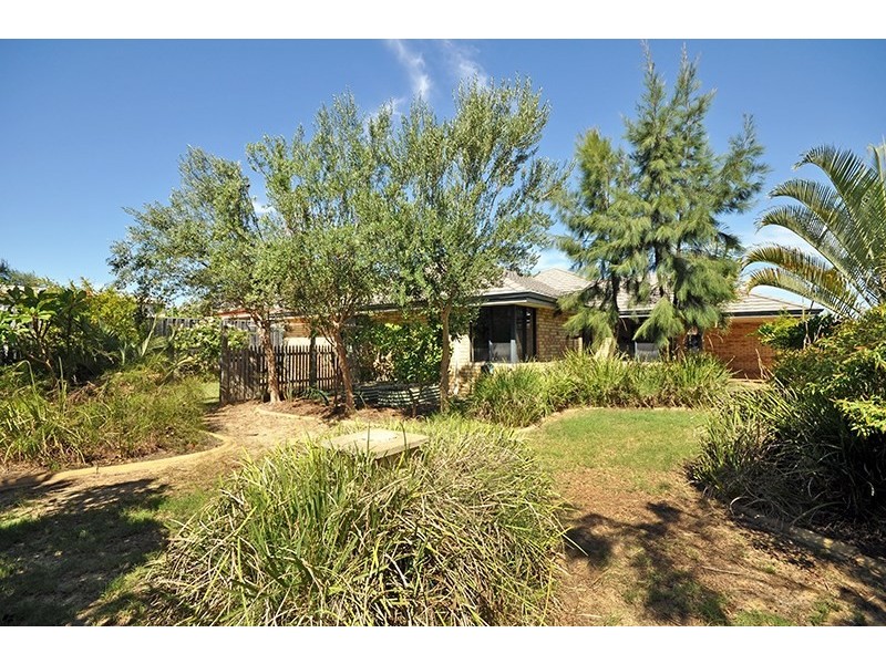 90 Pinegrove Drive, Ellenbrook WA 6069