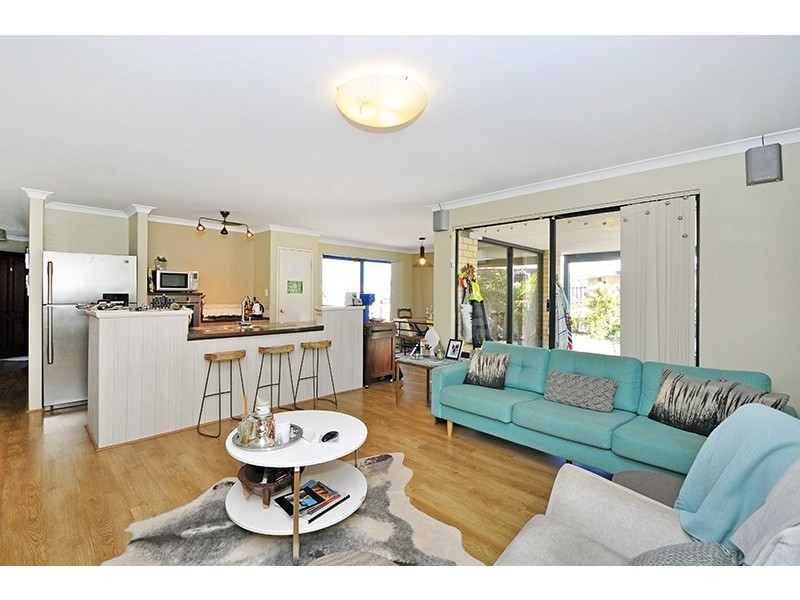 2 Caldervale Avenue, Ellenbrook WA 6069