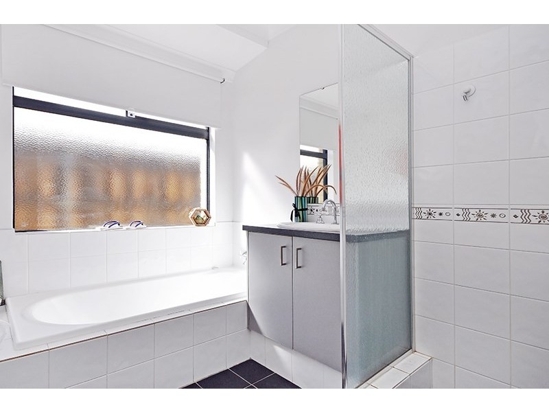 2 Caldervale Avenue, Ellenbrook WA 6069