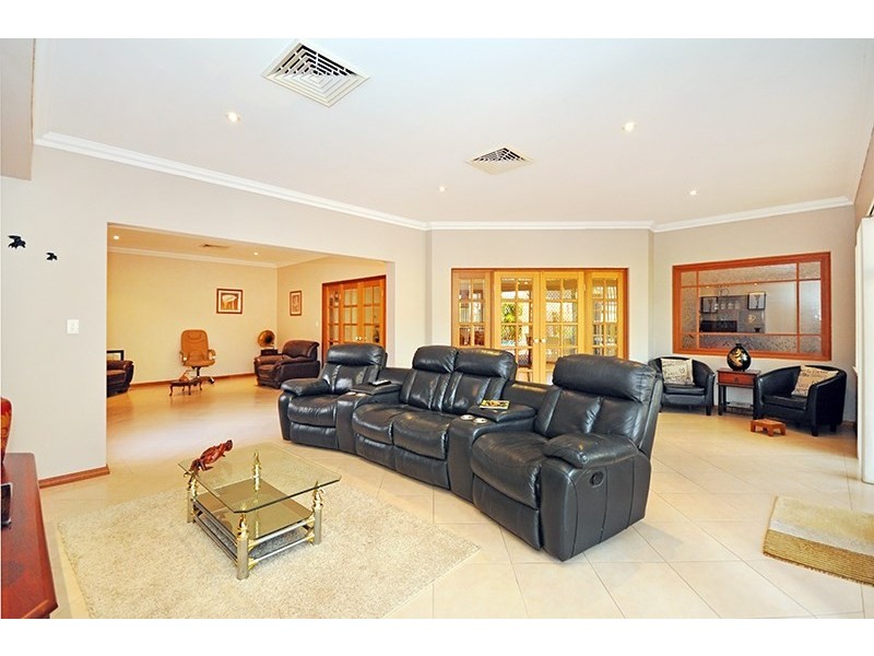 34 Taittinger Grove, The Vines WA 6069