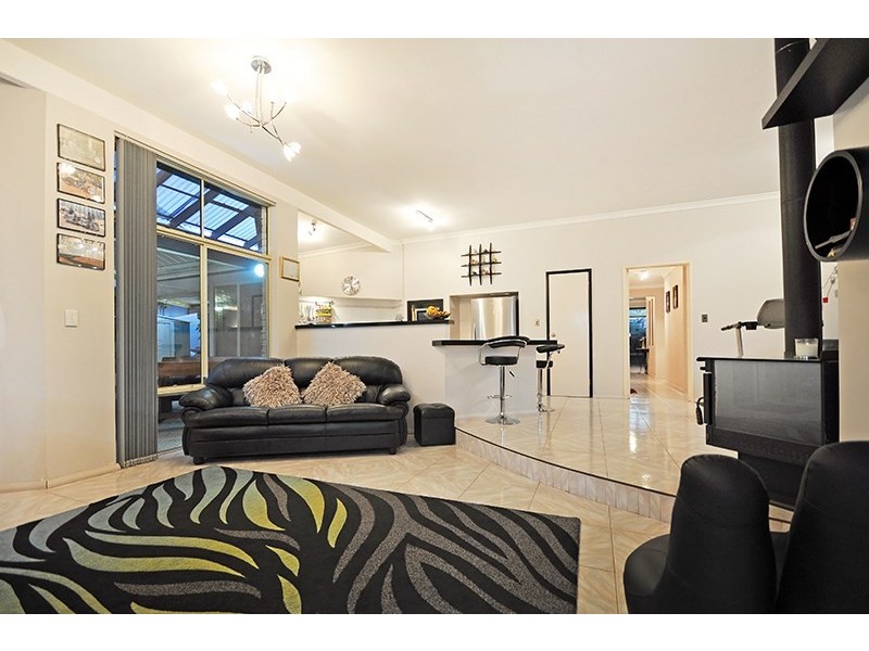 19 Feathertop Rise, Alexander Heights WA 6064