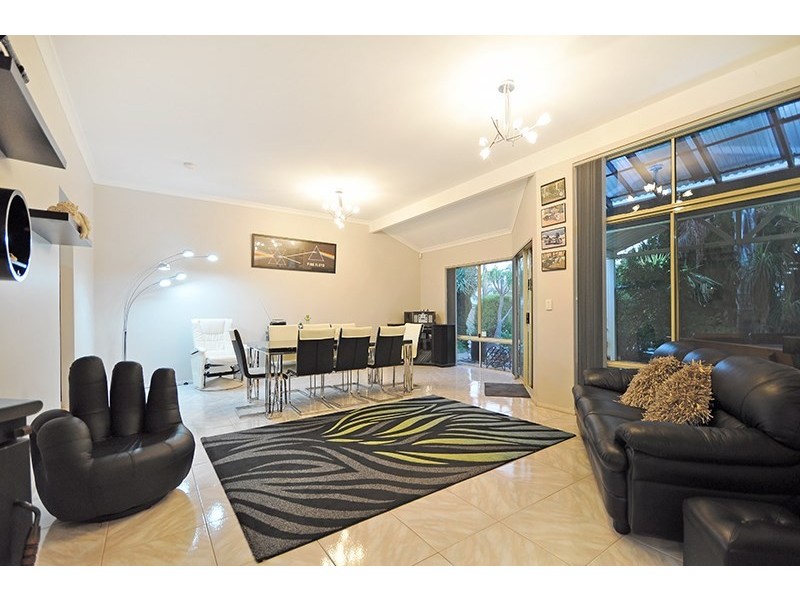 19 Feathertop Rise, Alexander Heights WA 6064