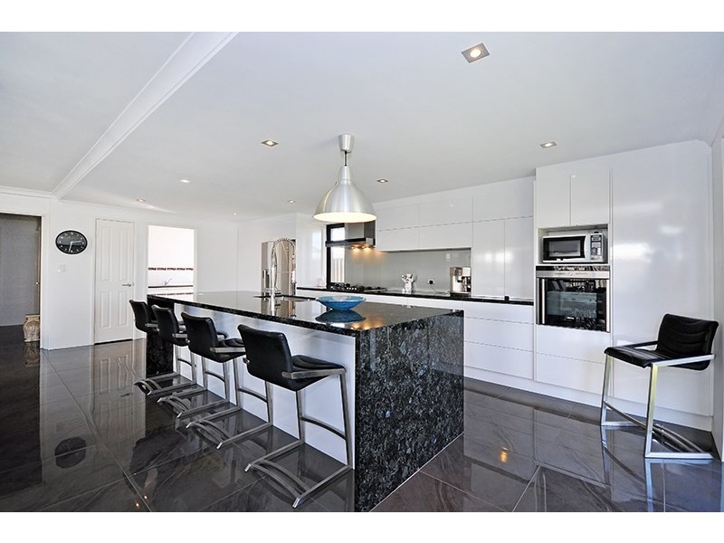 28 Kyneton Parkway, Aveley WA 6069