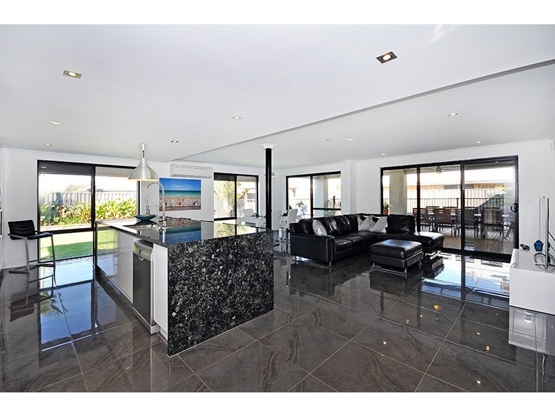 28 Kyneton Parkway, Aveley WA 6069