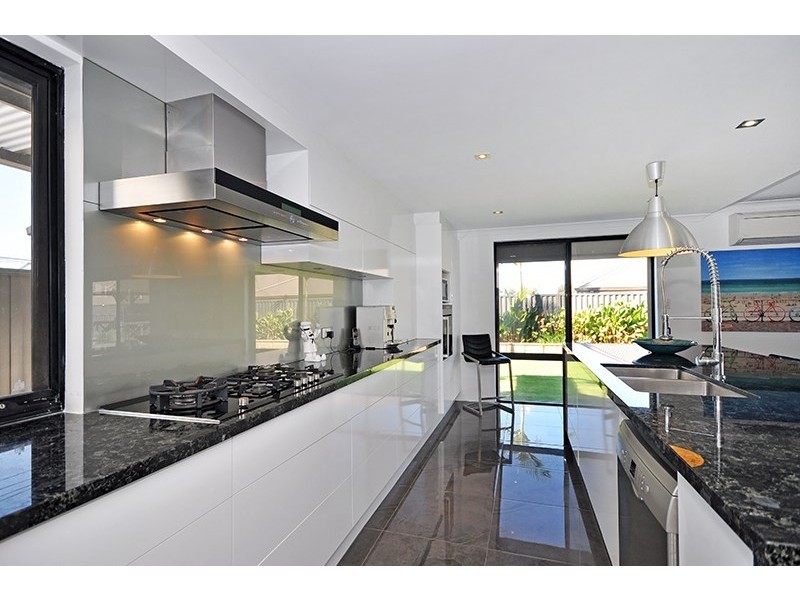 28 Kyneton Parkway, Aveley WA 6069