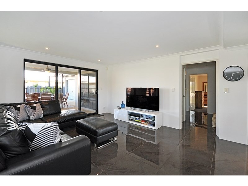 28 Kyneton Parkway, Aveley WA 6069