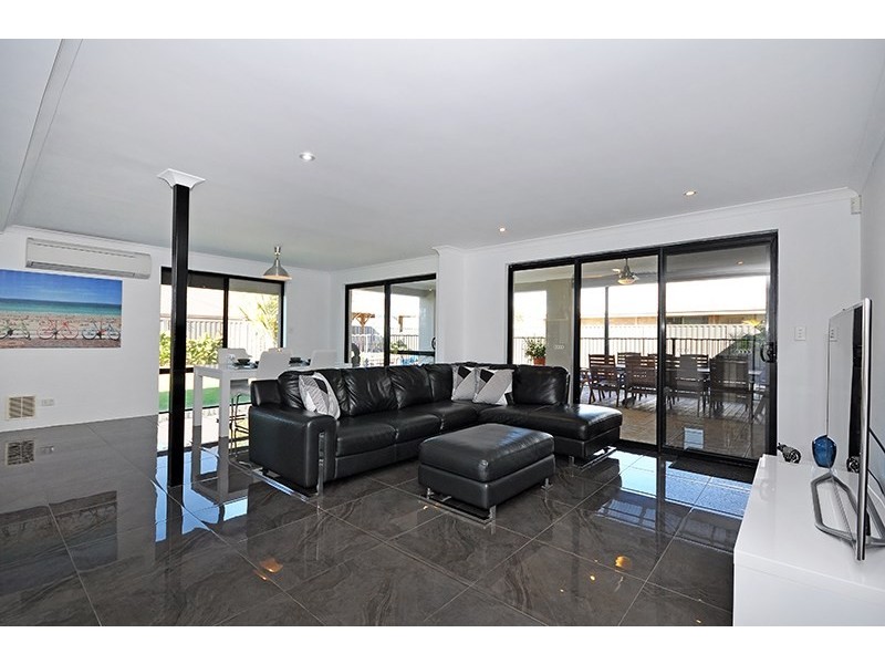 28 Kyneton Parkway, Aveley WA 6069