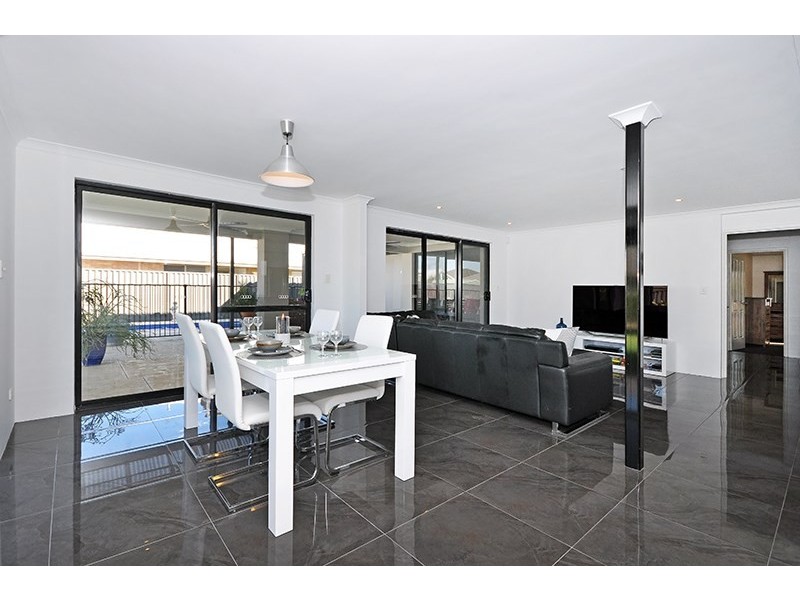 28 Kyneton Parkway, Aveley WA 6069