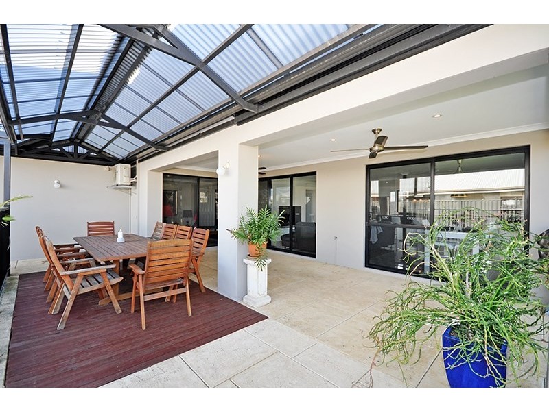 28 Kyneton Parkway, Aveley WA 6069