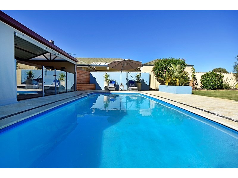 2 Brentwood Way, The Vines WA 6069