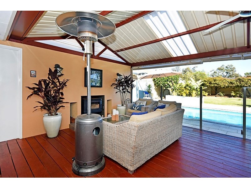 2 Brentwood Way, The Vines WA 6069