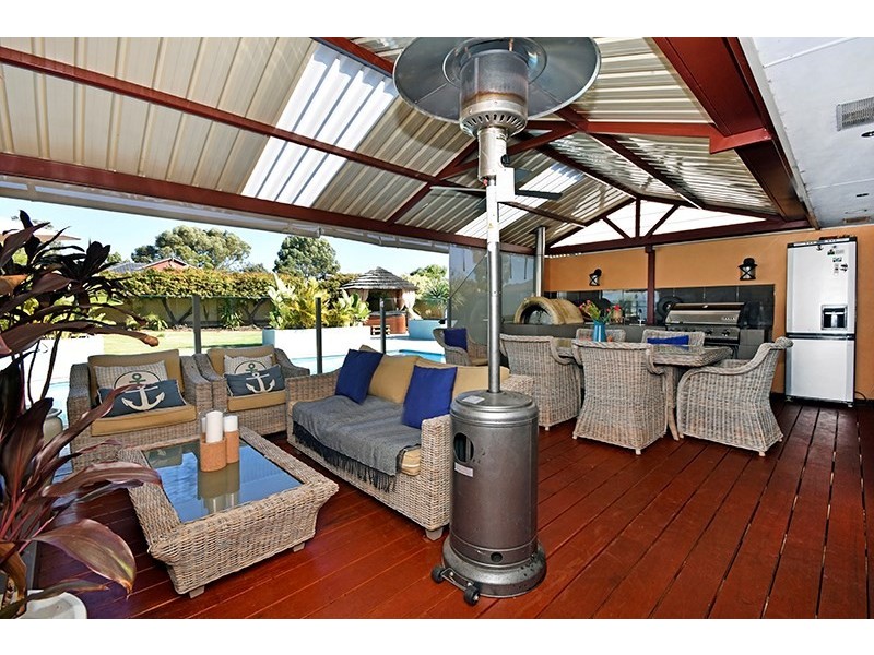 2 Brentwood Way, The Vines WA 6069