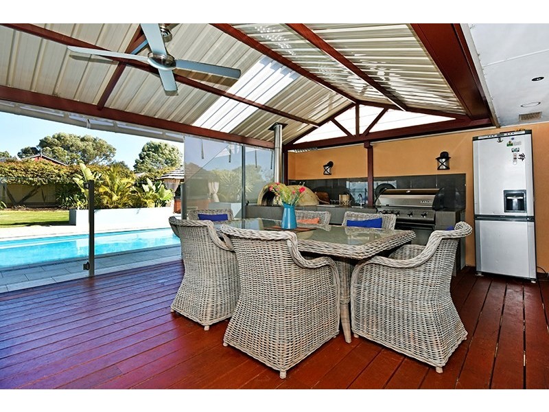 2 Brentwood Way, The Vines WA 6069