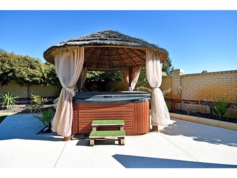 2 Brentwood Way, The Vines WA 6069