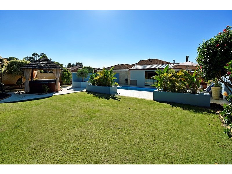 2 Brentwood Way, The Vines WA 6069