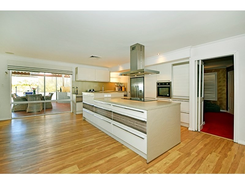 2 Brentwood Way, The Vines WA 6069