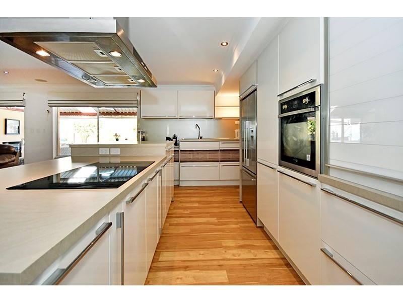 2 Brentwood Way, The Vines WA 6069