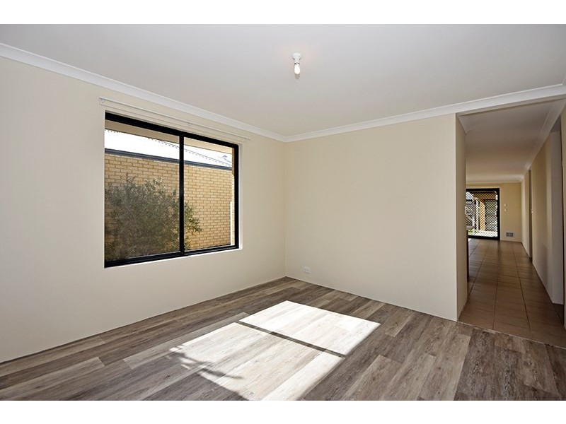 8 Birchmore Gardens, Ellenbrook WA 6069