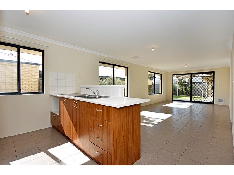 8 Birchmore Gardens, Ellenbrook WA 6069