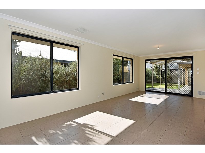 8 Birchmore Gardens, Ellenbrook WA 6069