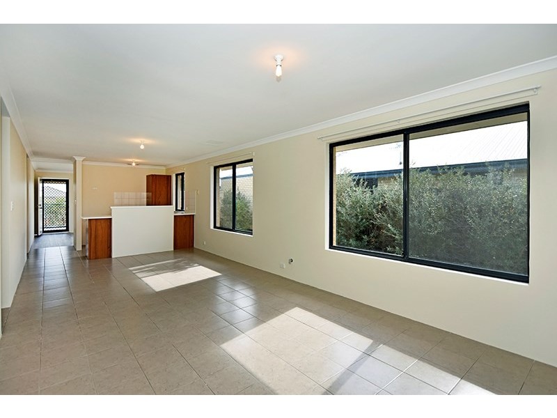 8 Birchmore Gardens, Ellenbrook WA 6069