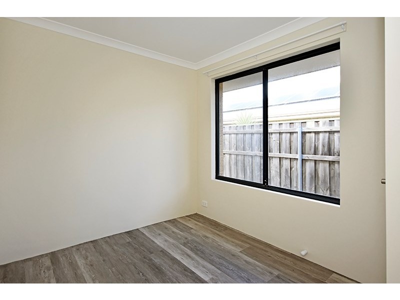 8 Birchmore Gardens, Ellenbrook WA 6069