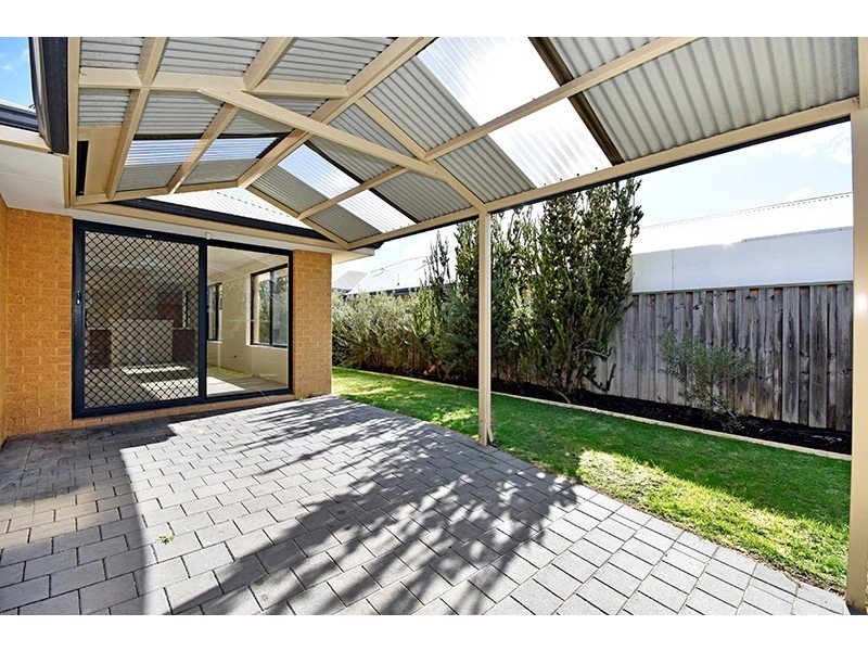 8 Birchmore Gardens, Ellenbrook WA 6069