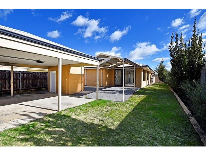 8 Birchmore Gardens, Ellenbrook WA 6069