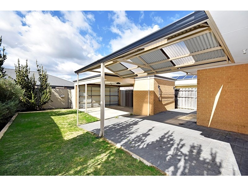 8 Birchmore Gardens, Ellenbrook WA 6069