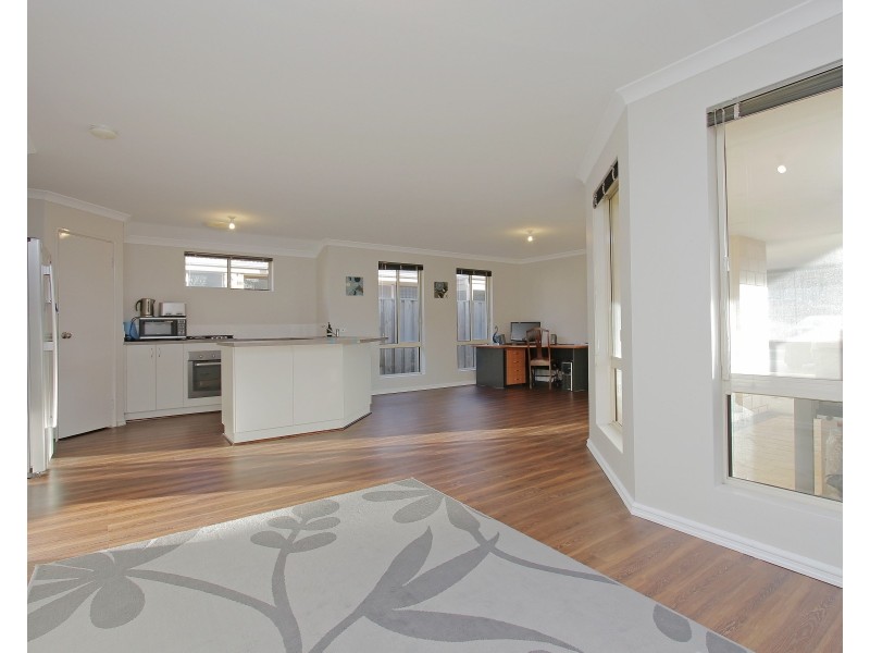 42 Brixton Crescent, Ellenbrook WA 6069