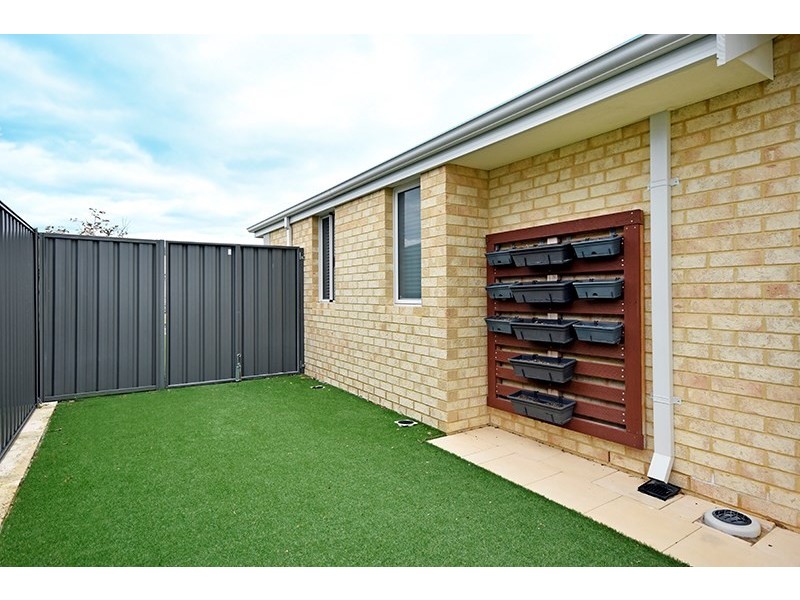 16 Farina Street, Aveley WA 6069