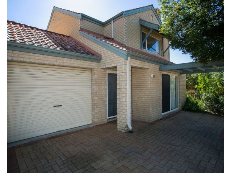 27 Lakefront Circle, The Vines WA 6069