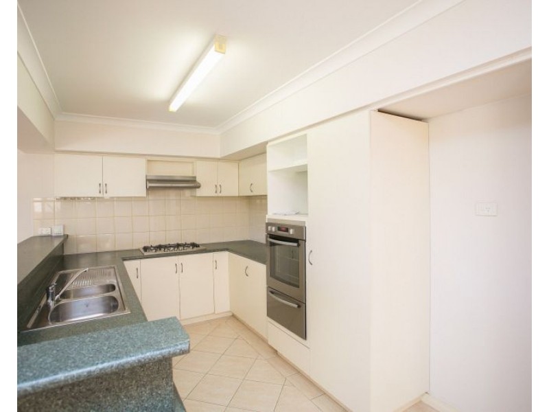 27 Lakefront Circle, The Vines WA 6069