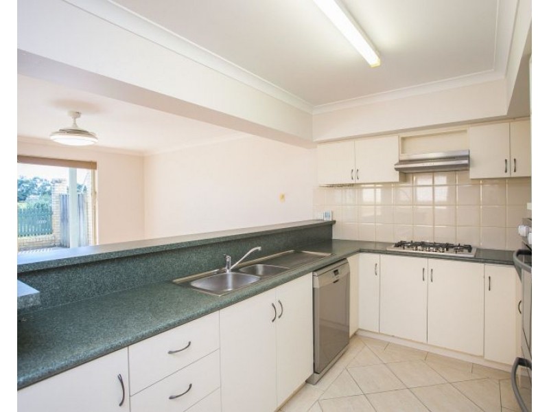 27 Lakefront Circle, The Vines WA 6069