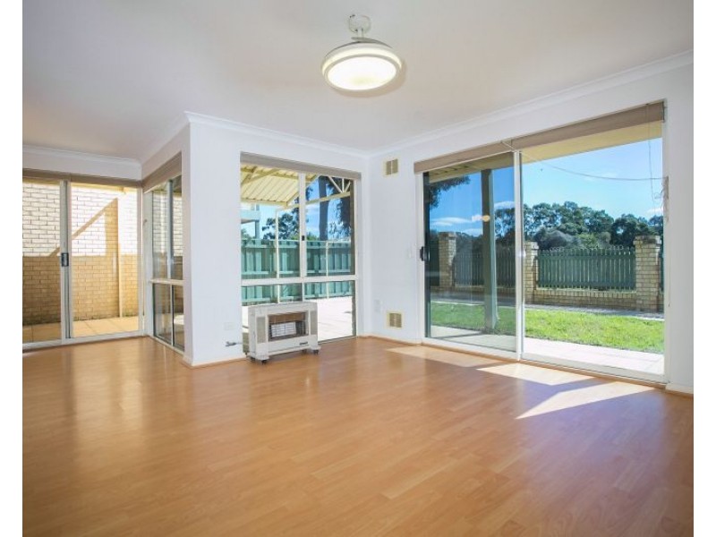 27 Lakefront Circle, The Vines WA 6069