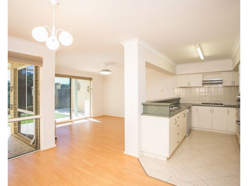 27 Lakefront Circle, The Vines WA 6069