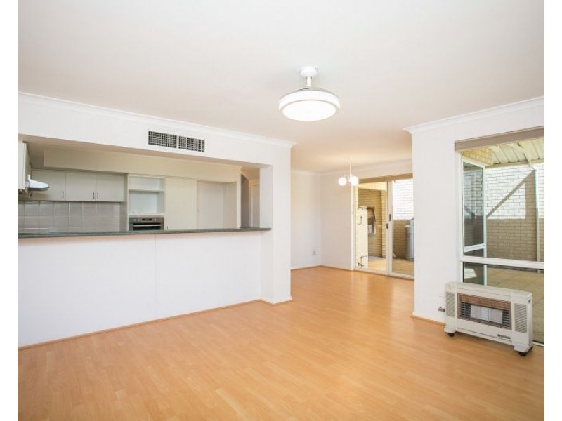 27 Lakefront Circle, The Vines WA 6069