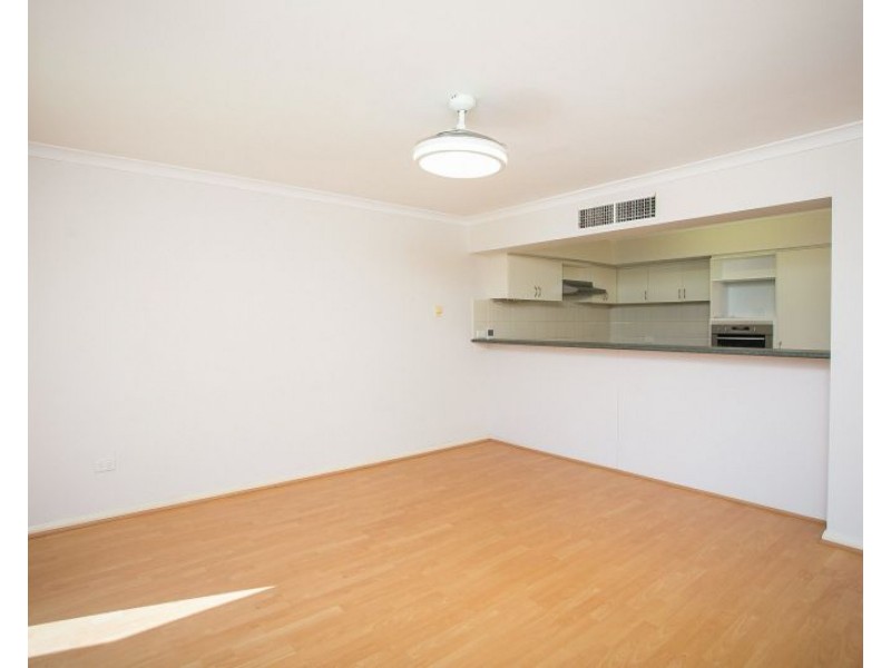 27 Lakefront Circle, The Vines WA 6069