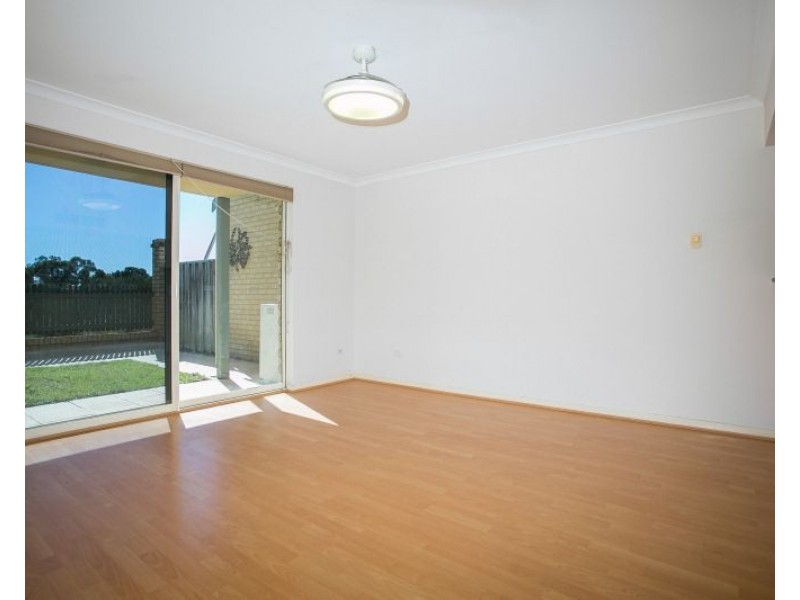 27 Lakefront Circle, The Vines WA 6069