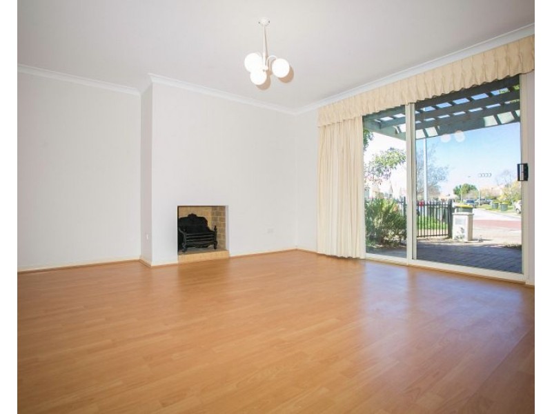 27 Lakefront Circle, The Vines WA 6069