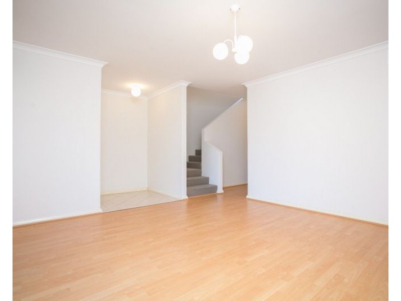 27 Lakefront Circle, The Vines WA 6069